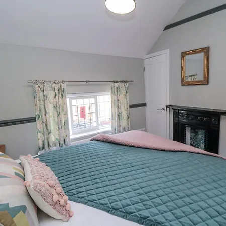 Holiday home Inglenook